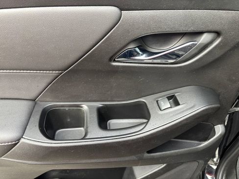 Used 2023 Chevrolet Traverse LT image 14