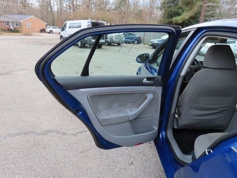 Used 2009 Volkswagen Jetta S image 9