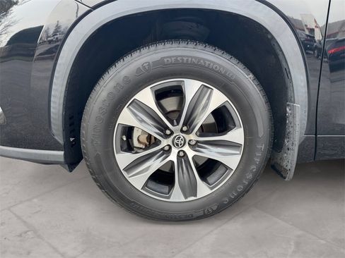 Used 2022 Toyota Highlander XLE image 14