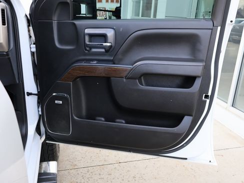 Used 2018 GMC Sierra 2500 Denali w/ Suspension Package, Off-Road image 39