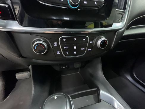 Used 2018 Chevrolet Traverse LS AWD/4WD image 16