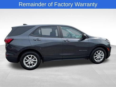 Used 2022 Chevrolet Equinox LS w/ LS Convenience Package FWD image 3
