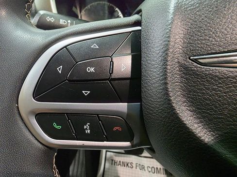 Used 2022 Chrysler Voyager LX image 5