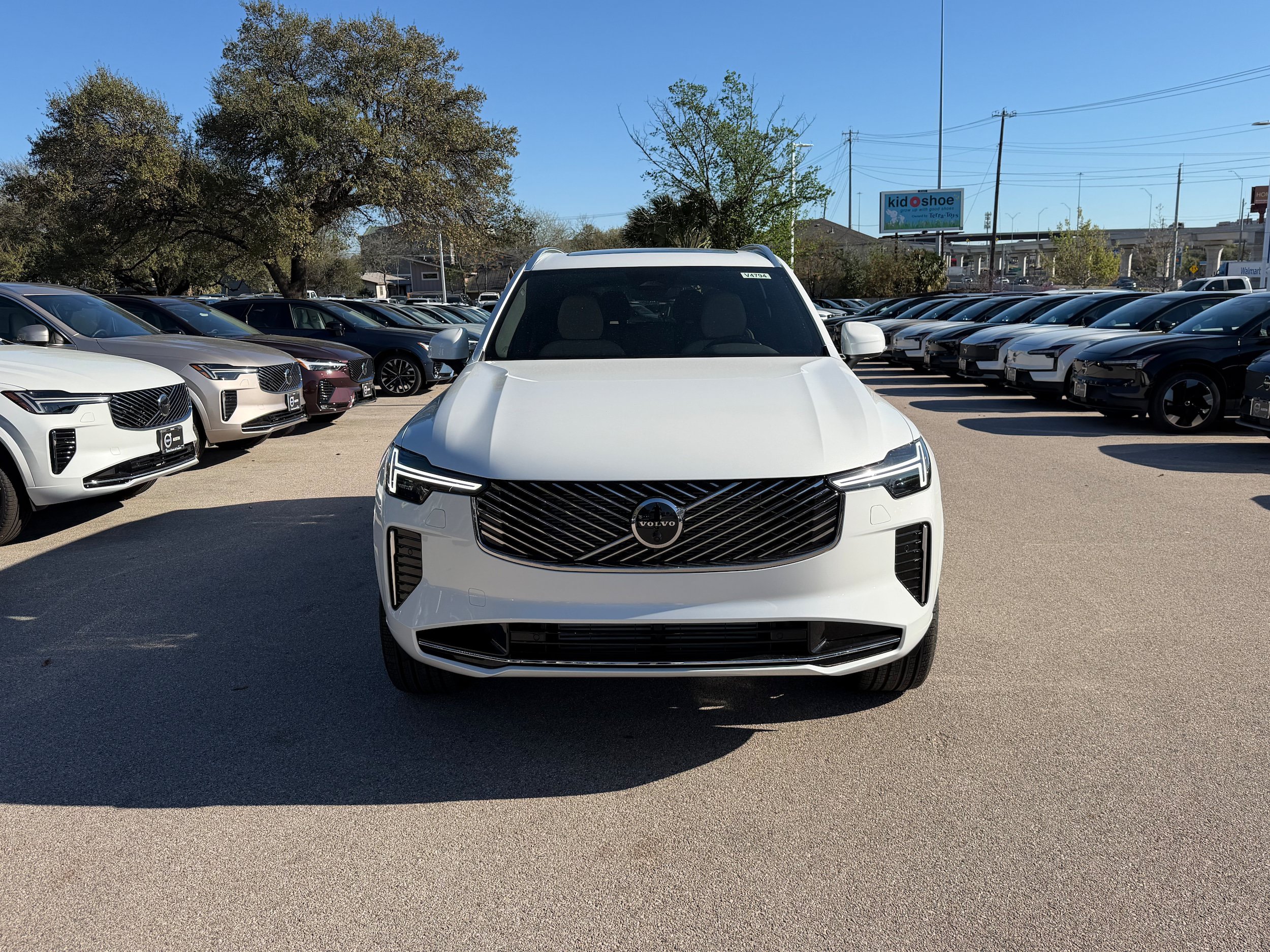 New 2026 Volvo XC90 T8 Plus w/ Protection Package Premier AWD/4WD image 6