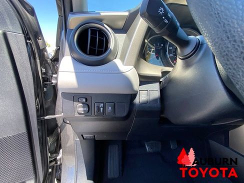 Used 2014 Toyota RAV4 XLE AWD/4WD image 33