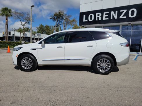 Used 2023 Buick Enclave Essence image 8