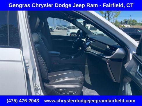 Used 2024 Jeep Grand Cherokee Limited w/ Black Appearance Package AWD/4WD image 14