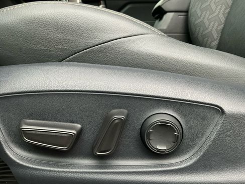 Used 2025 Toyota Tacoma Limited image 28