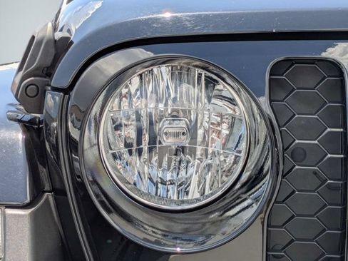 Used 2023 Jeep Gladiator Overland AWD/4WD image 9