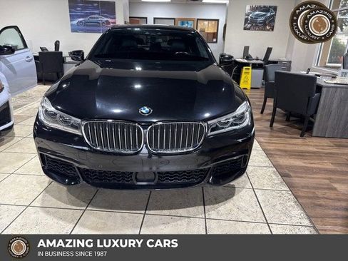 Used 2019 BMW 750i image 1