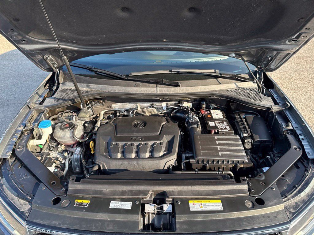 Certified 2023 Volkswagen Tiguan SE R-Line FWD image 9