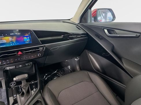 Certified 2025 Kia Niro EX FWD image 24