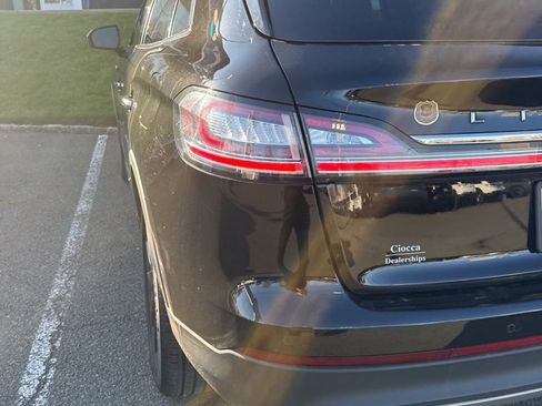 Used 2023 Lincoln Nautilus Reserve w/ Monochromatic Package image 11