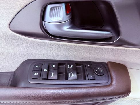 Used 2017 Chrysler Pacifica Touring Plus w/ Tire & Wheel Group image 18