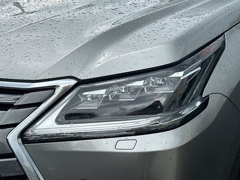 Used 2021 Lexus LX 570 4WD w/ Luxury Package image 11