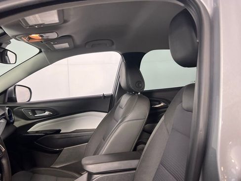 Used 2025 Chevrolet Trax LT w/ LT Convenience Package image 23