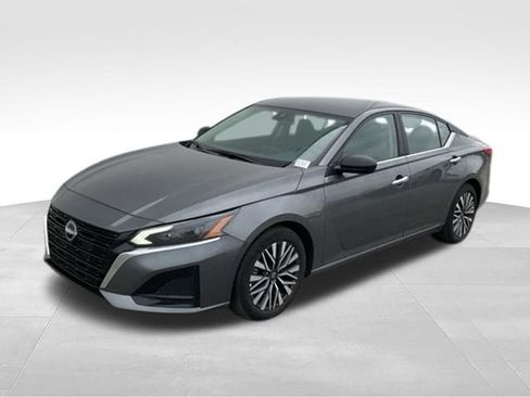 Used 2025 Nissan Altima 2.5 SV FWD image 29