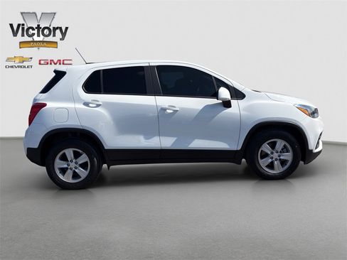 Used 2022 Chevrolet Trax LS w/ Tint and Cruise Package image 7