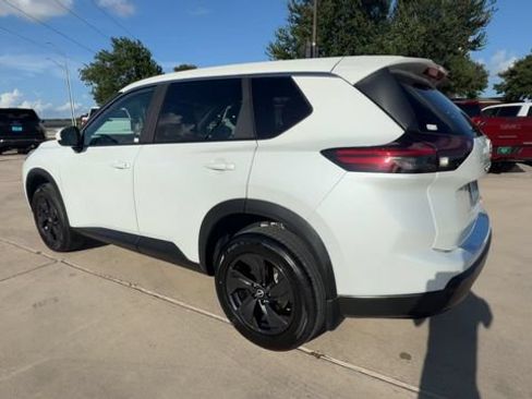Used 2026 Nissan Rogue SV FWD image 6