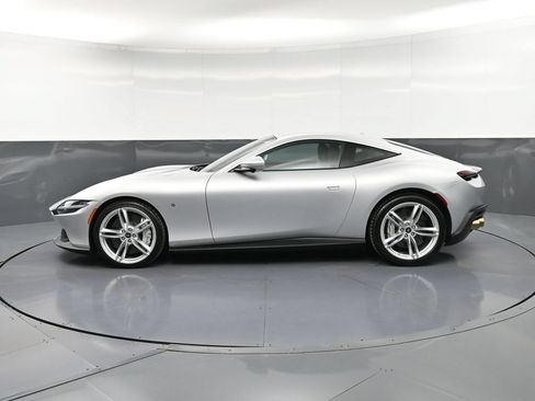 Used 2024 Ferrari Roma RWD image 2
