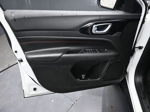 Used 2025 Jeep Compass Trailhawk AWD/4WD image 15