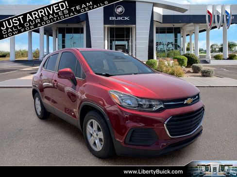 Used 2021 Chevrolet Trax LS w/ Tint and Cruise Package FWD image 1
