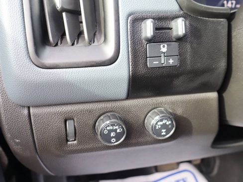 Used 2021 Chevrolet Colorado Z71 w/ Safety Package AWD/4WD image 15