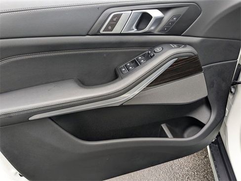 Used 2024 BMW X5 xDrive40i w/ Premium Package image 12