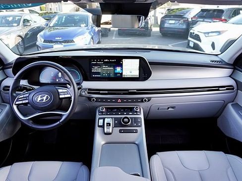 Certified 2025 Hyundai Palisade SEL FWD image 19