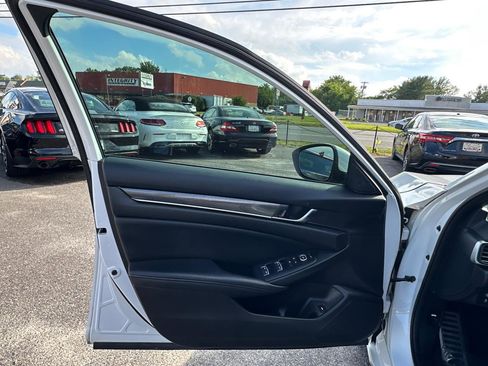 Used 2018 Honda Accord Sport image 17