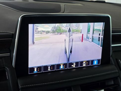 Used 2021 Chevrolet Tahoe Premier AWD/4WD image 26