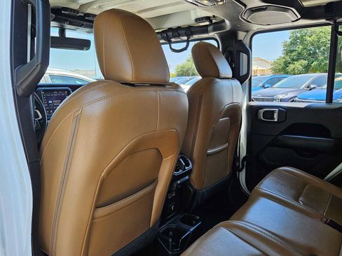 Used 2020 Jeep Gladiator Overland w/ Popular Equipment Package AWD/4WD image 17