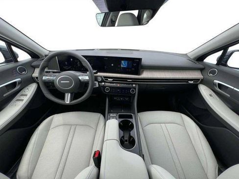 New 2025 Hyundai Sonata Limited image 13