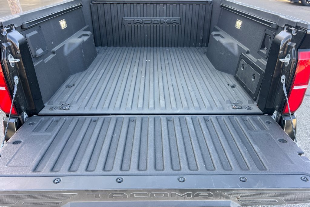 Certified 2025 Toyota Tacoma TRD Off-Road AWD/4WD image 17