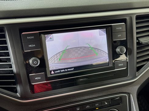 Used 2023 Volkswagen Atlas Cross Sport SE image 3