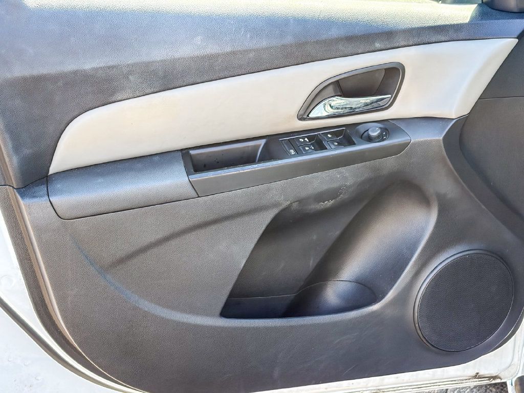 Used 2014 Chevrolet Cruze LS FWD image 9
