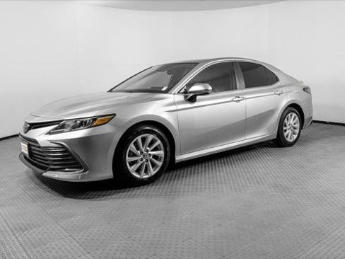 Used 2023 Toyota Camry LE image 2