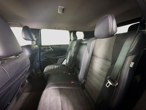 Used 2022 Mitsubishi Outlander SE image 25