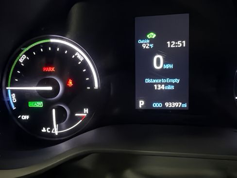 Used 2021 Toyota Sienna XLE FWD image 19