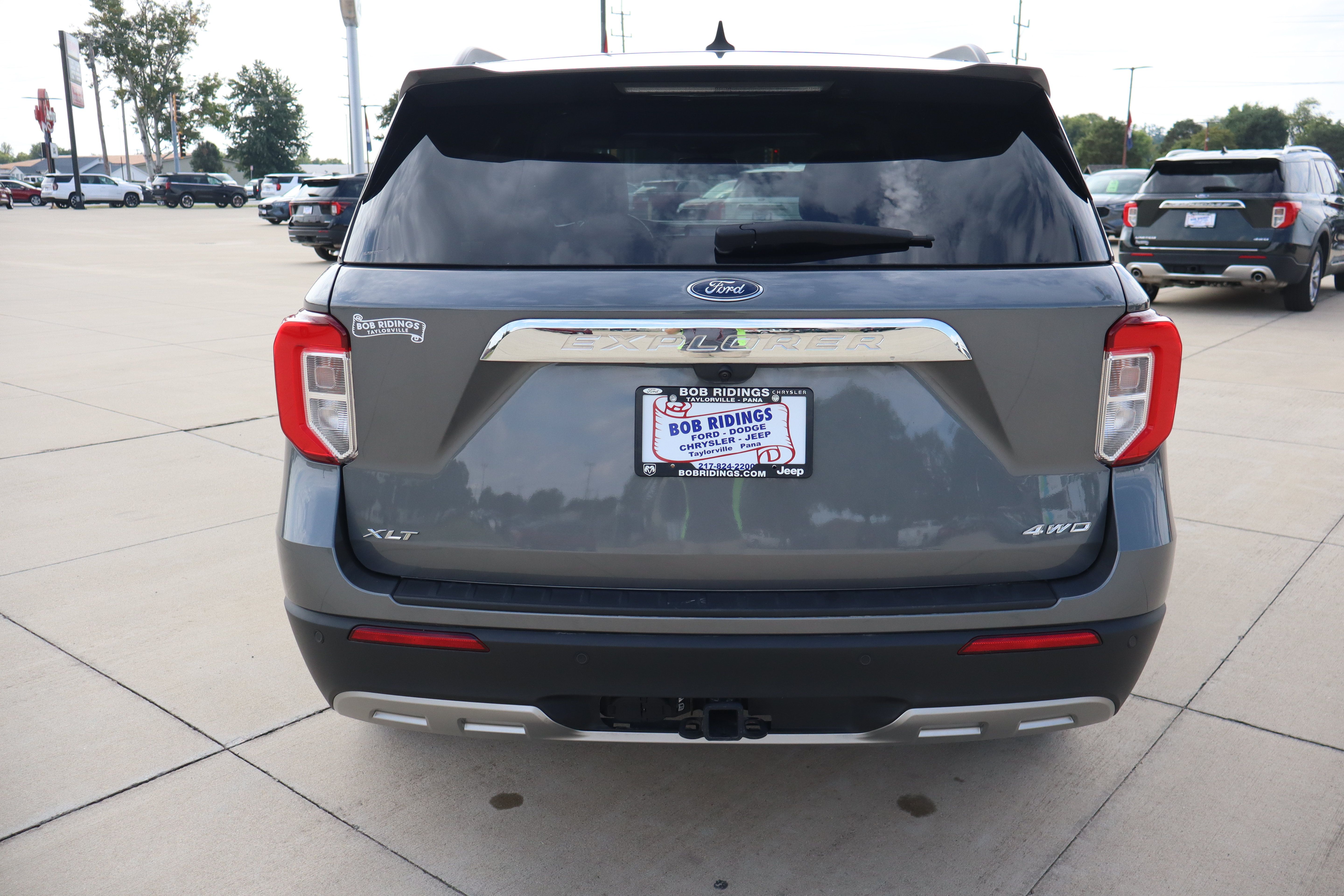 Used 2024 Ford Explorer XLT w/ Equipment Group 202A AWD/4WD image 6