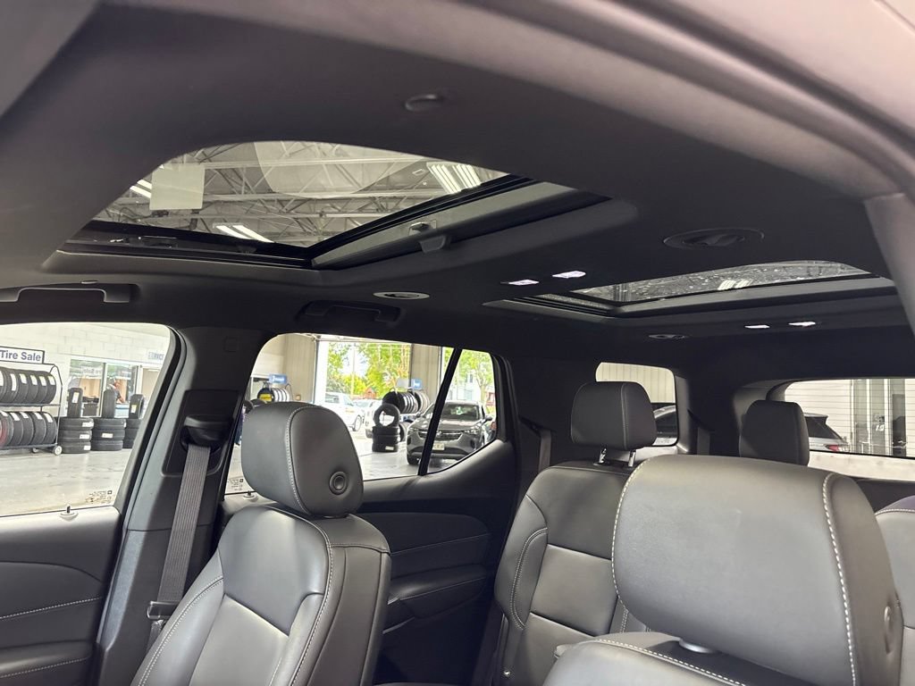 Used 2023 Chevrolet Traverse LT w/ LT Premium Package AWD/4WD image 12