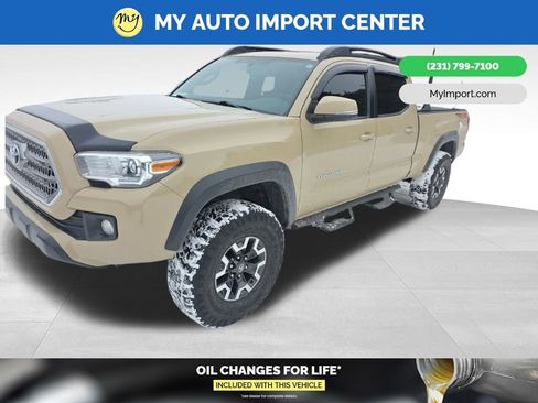 Used 2017 Toyota Tacoma TRD Off-Road image 1