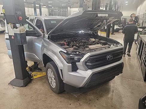 Used 2024 Toyota Tacoma SR AWD/4WD image 2
