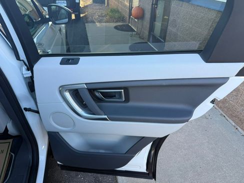 Used 2019 Land Rover Discovery Sport SE image 28