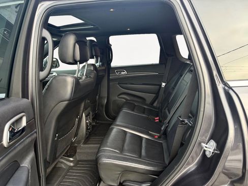 Used 2018 Jeep Grand Cherokee Limited image 10
