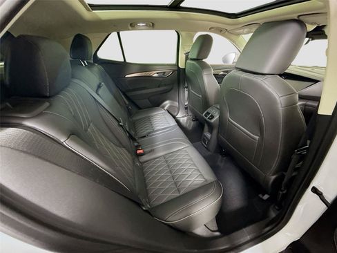 Used 2023 Buick Envision Avenir AWD/4WD image 22