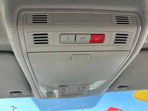 Used 2020 Volkswagen Tiguan S image 30