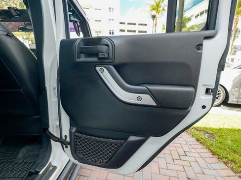 Used 2016 Jeep Wrangler Unlimited Rubicon AWD/4WD image 87