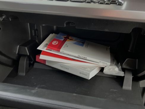 Used 2025 Toyota Tacoma SR5 image 33