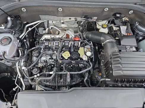 Used 2024 Volkswagen Atlas Cross Sport SE image 26